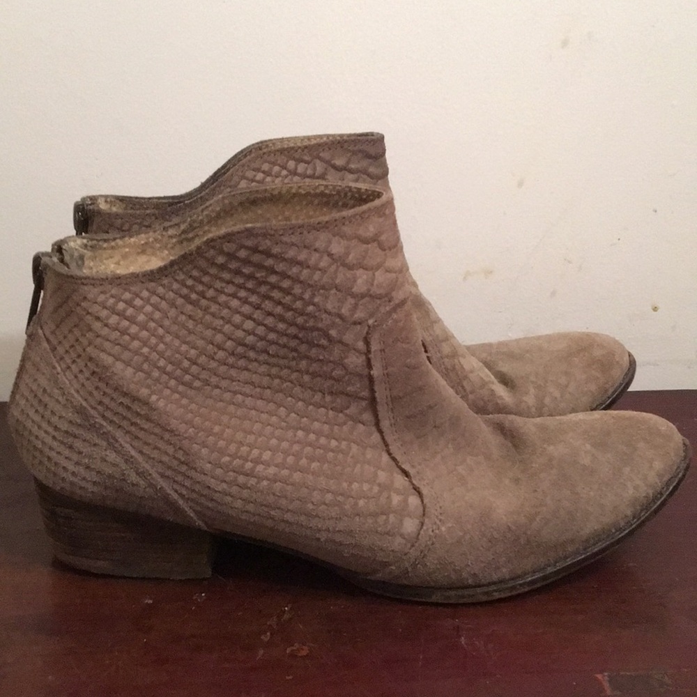 Seychelles Brown Ankle Booties with Textured Pattern